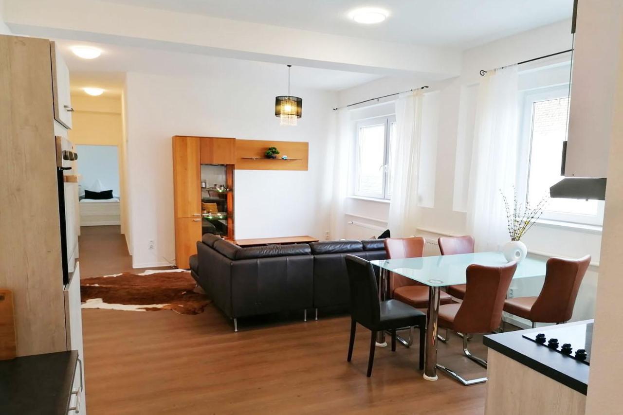 Gemuetliche Apartments In Niederdorfelden Bagian luar foto